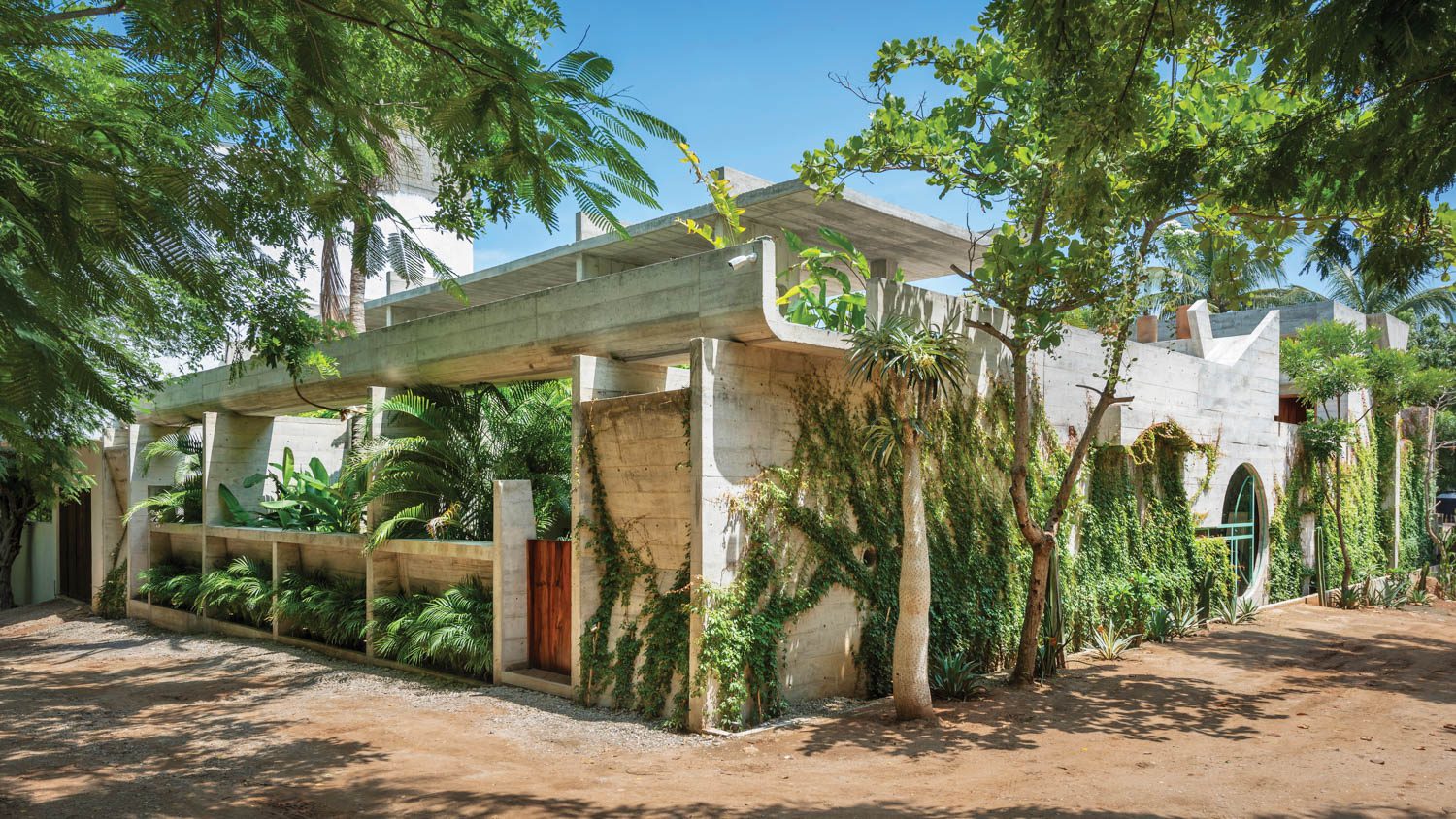 Brutalist Architecture And A Cocooning Atmosphere Await At Casa TO